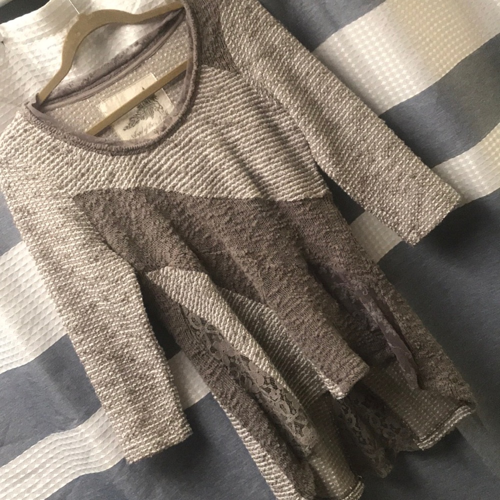 Angel of the north sweater. SZ MD.